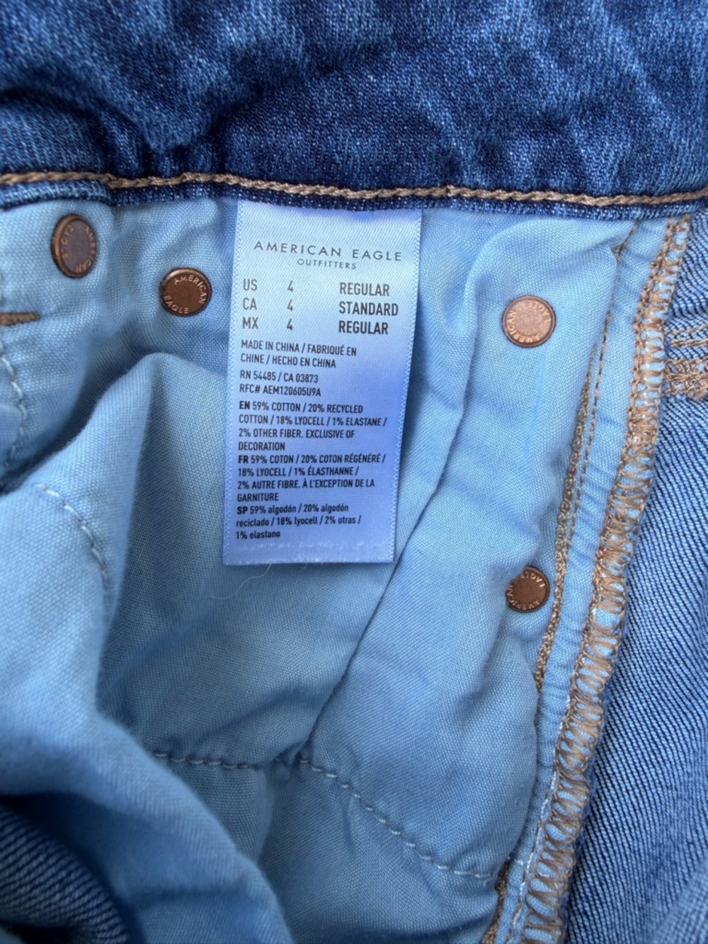 American Eagle Outfitters Blue Low Rise Baggy Jeans - Distressed Hem size 4 - Picture 8 of 11